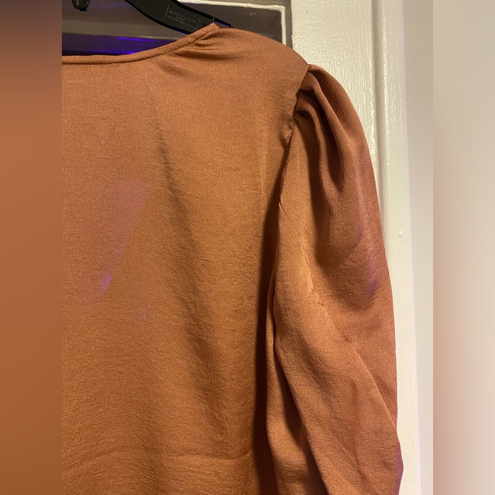 Express Rust Orange V-Neck Blouse - Picture 4 of 7